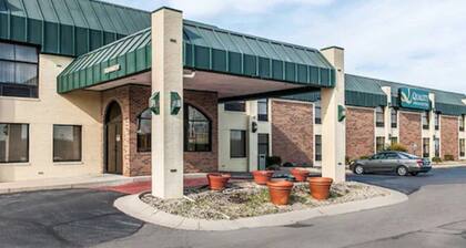 Quality Inn & Suites Shelbyville I-74