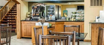 Quality Inn & Suites Shelbyville I-74