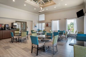 包含每日自助早餐