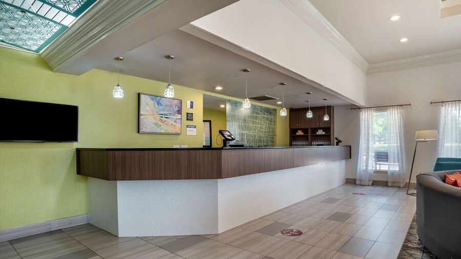 Best Western Carlton Suites