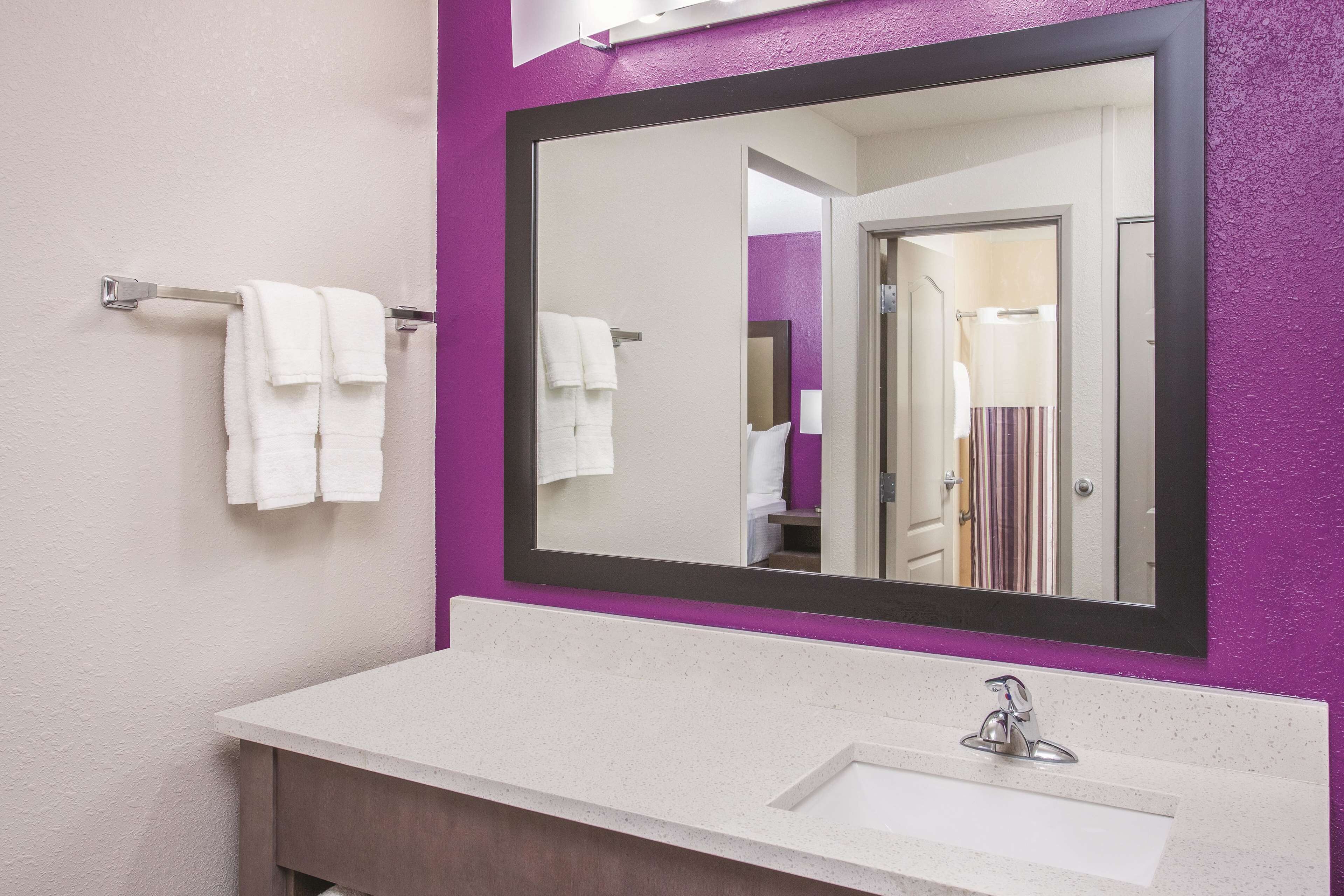 combined shower/bathtub, free toiletries, hair dryer, towels