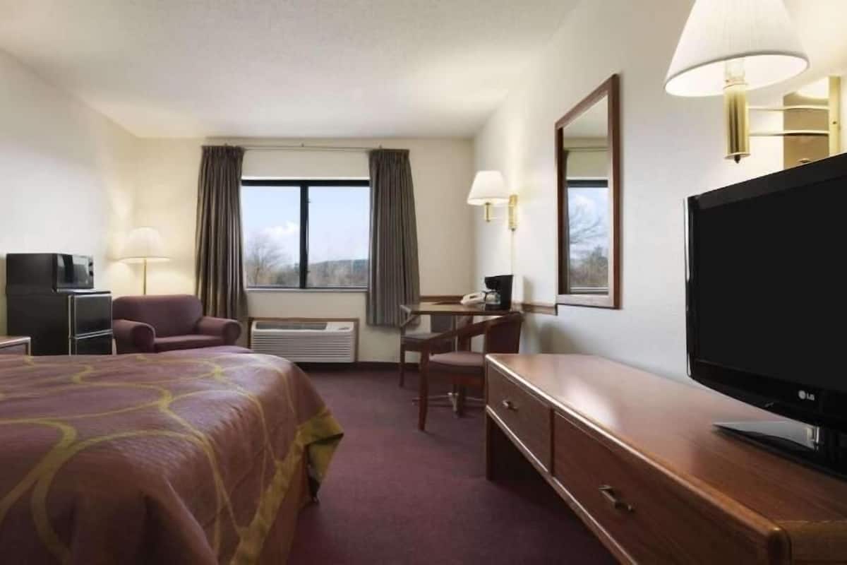 Free cribs/infant beds, rollaway beds, free WiFi, bed sheets