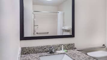 Camera, 1 letto queen, accesso in sedia a rotelle, non fumatori | Bagno accessibile ai disabili