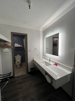 Bañera con ducha, cabezal de ducha con hidromasaje
