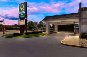 Unclassified image, 2 of 69, button - Quality Inn South Bend Near Notre Dame (South Bend)