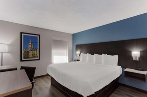Desk, laptop workspace, iron/ironing board, free WiFi - Quality Inn South Bend Near Notre Dame (South Bend)