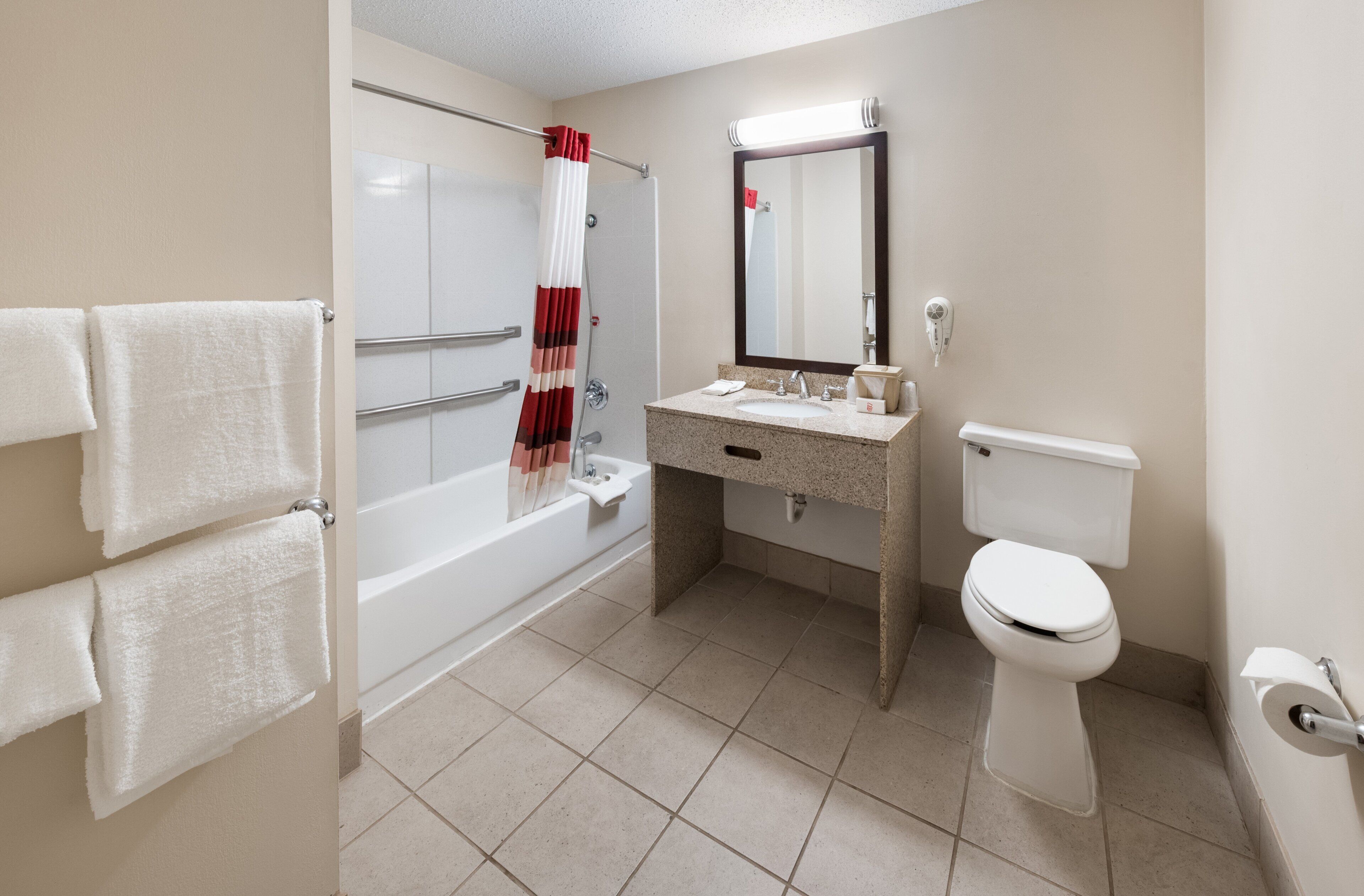 Deluxe Room, 1 Queen Bed, Accessible, Non Smoking | Bathroom | Combined shower/bathtub, free toiletries, hair dryer, towels