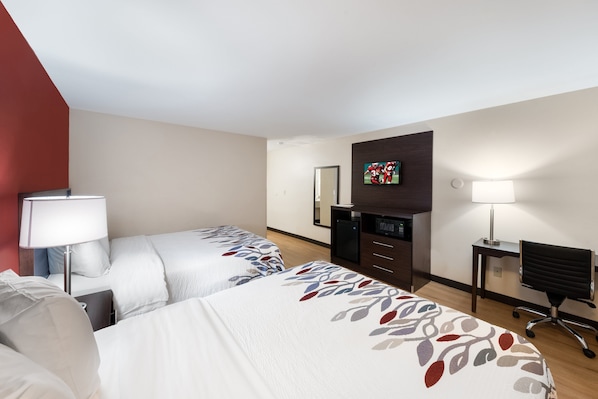 Chambre Deluxe, 2 grands lits, non-fumeur | Rideaux d’obscurcissement, fer et planche à repasser