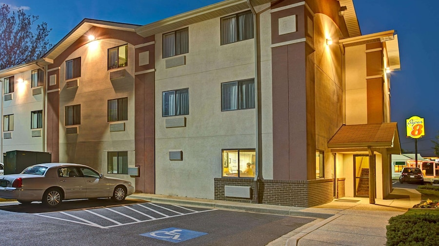 Super 8 by Wyndham College Park Wash DC Area