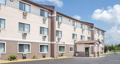 Boarders Inn & Suites by Cobblestone Hotels - Waterloo/Cedar Falls