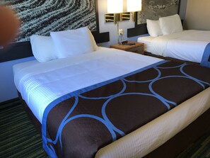 書桌、手提電腦工作空間、遮光窗簾/窗簾、免費 Wi-Fi