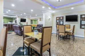 Lobby - Quality Inn & Suites (College Park)