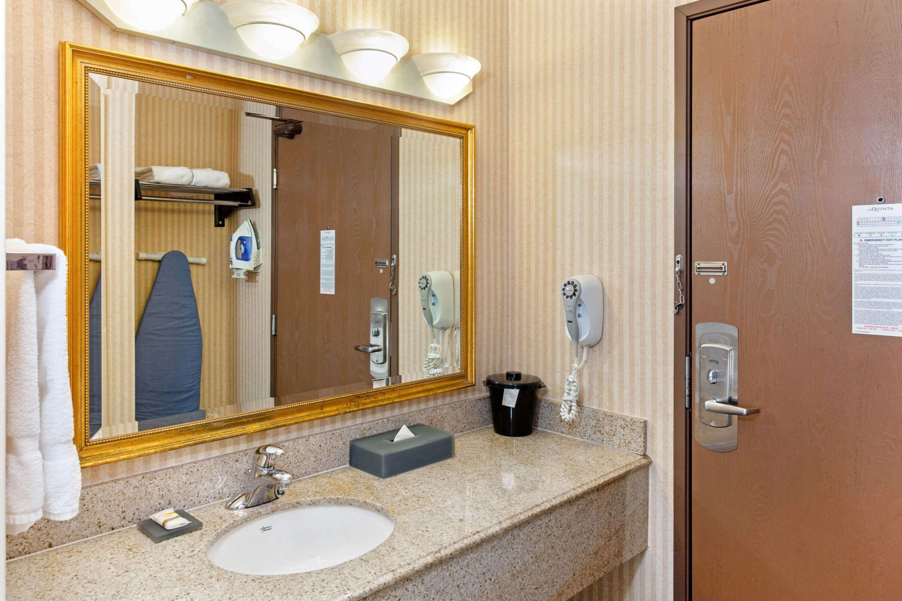 combined shower/bathtub, eco-friendly toiletries, hair dryer, towels