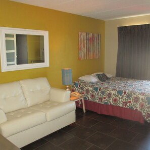 In-room safe, desk, free WiFi, bed sheets - Riverside Suites (Mankato)