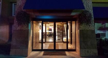 Riverside Suites