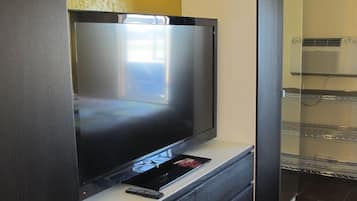 In-room safe, desk, free WiFi, bed sheets
