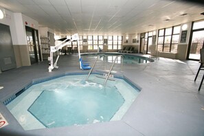 Indendørs pool