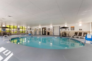 Indoor pool - La Quinta Inn & Suites by Wyndham Des Moines West Clive (Clive)