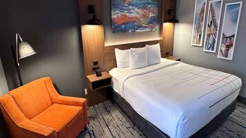 Premium bedding, desk, iron/ironing board, free WiFi