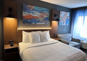 Deluxe Room, 1 King Bed | Premium bedding, desk, iron/ironing board, free WiFi