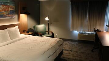 Kamer, 1 kingsize bed | Luxe beddengoed, een bureau, een strijkplank/strijkijzer, gratis wifi