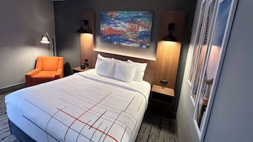 Premium bedding, desk, iron/ironing board, free WiFi