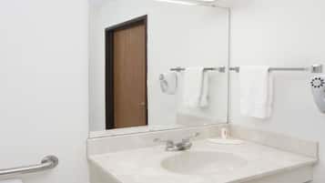 Combined shower/tub, free toiletries, hair dryer, towels