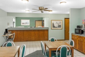 Free daily continental breakfast - Super 8 by Wyndham Washington/Peoria Area (Washington)
