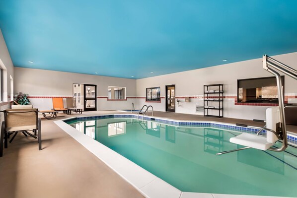 Indoor pool - Comfort Inn & Suites North East (North East)