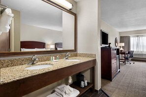 Desk, iron/ironing board, free cots/infant beds, free WiFi - Comfort Inn & Suites North East (North East)