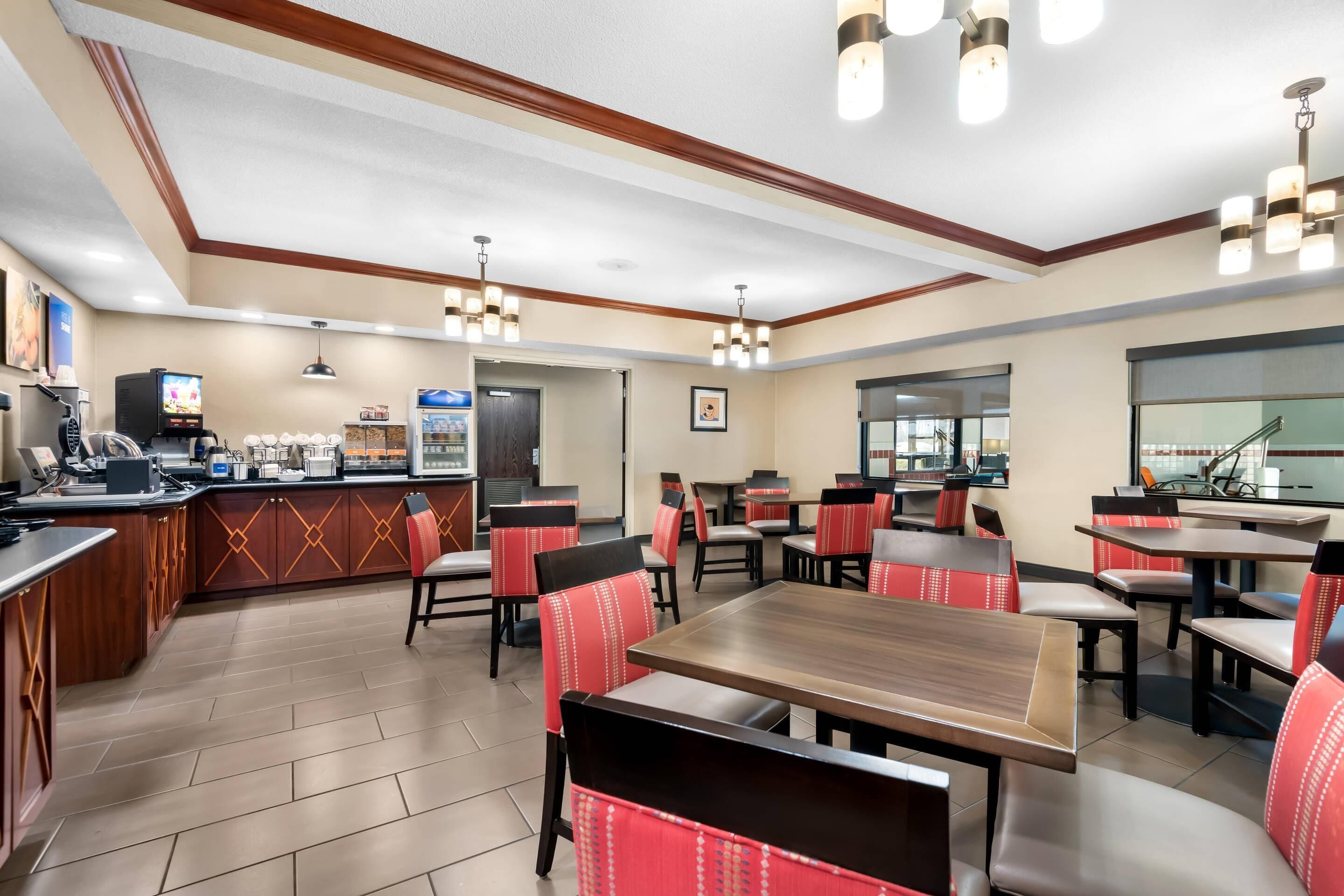 朝食 (テイクアウト)、毎日提供 (無料)