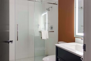 Standard Room, 1 Queen Bed, Non Smoking | In-room safe, desk, iron/ironing board, free cribs/infant beds