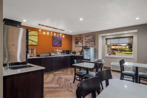 Free daily continental breakfast - Sleep Inn Erie near Sports Center (Erie)