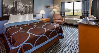 Super 8 by Wyndham Iowa City/Coralville