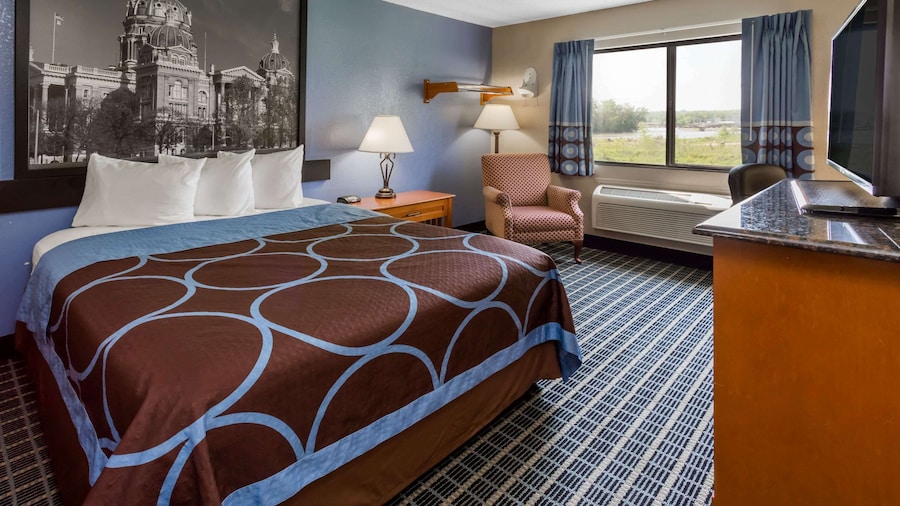 Super 8 by Wyndham Iowa City/Coralville