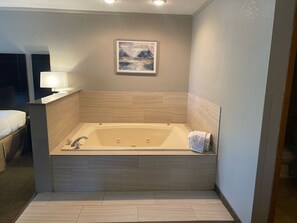 Traditional Suite, Hot Tub | Egyptian cotton sheets, premium bedding, pillow-top beds, desk - Heartland Inn (Coralville)