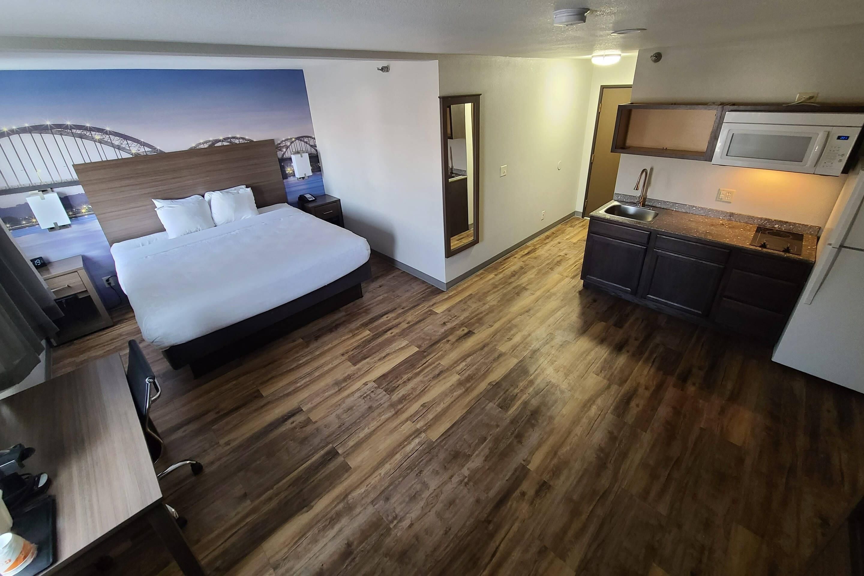 Svit - 1 kingsize-säng - icke-rökare | Skrivbord, strykjärn/strykbräda, barnsängar och extrasängar