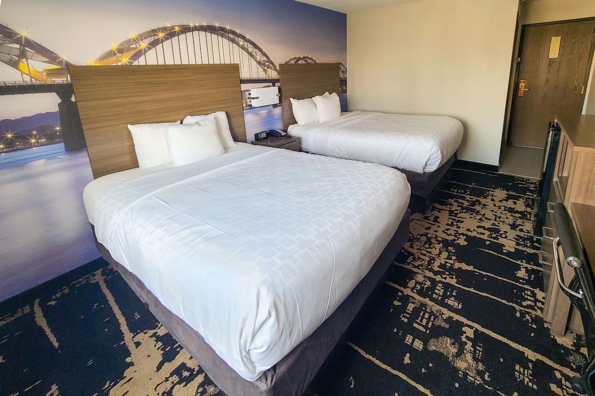 Kamar, 2 Tempat Tidur Queen, Bebas Asap Rokok | Meja kerja, setrika/meja setrika, dan tempat tidur bayi (biaya tambahan)
