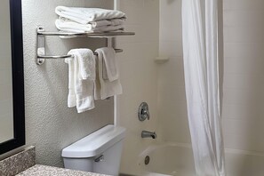 Quarto standard, 1 cama King, para não fumantes | Escrivaninha, ferros/tábuas de passar roupa, berços (sobretaxa)