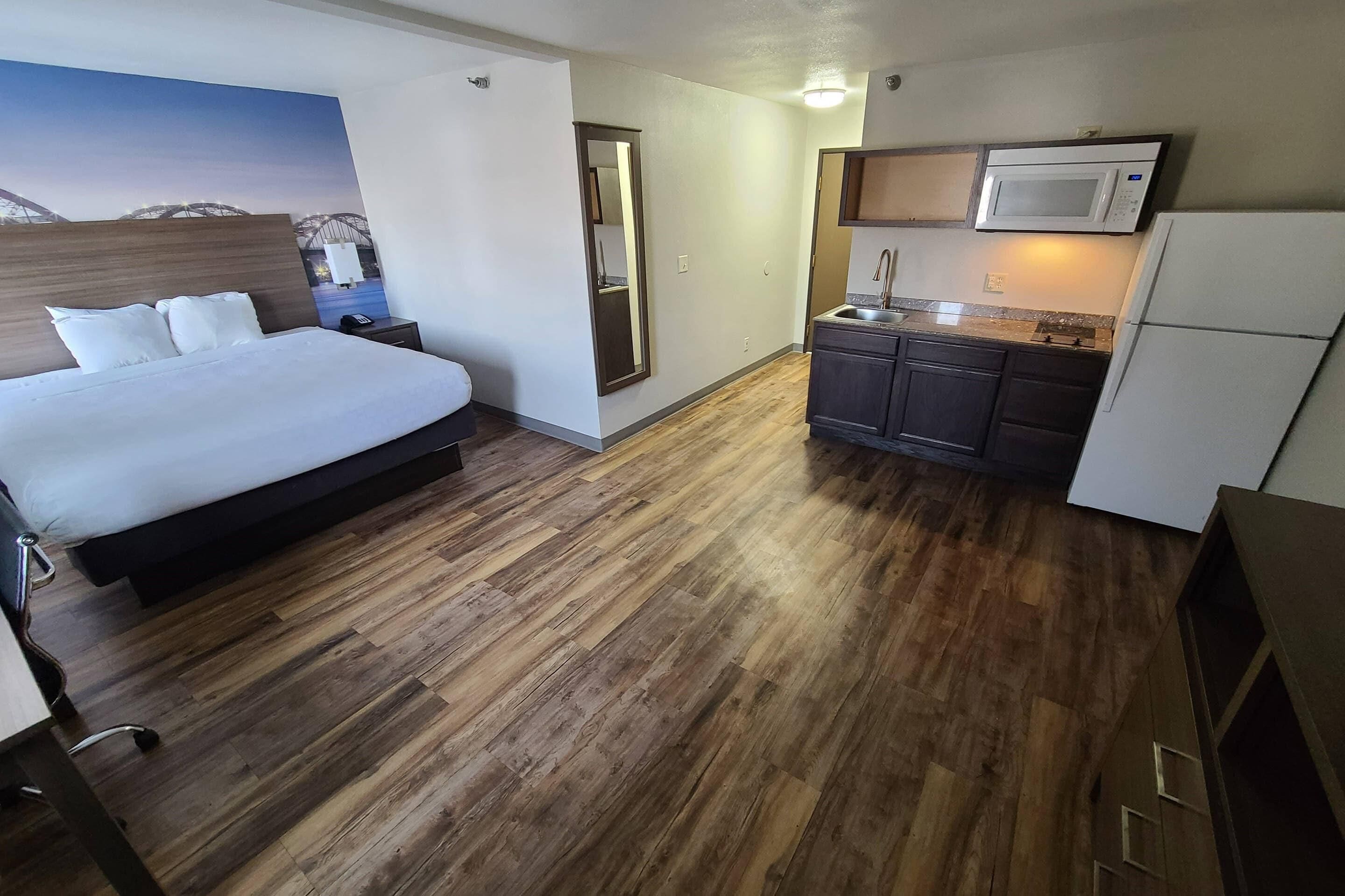 Suite, 1 King Bed, Non Smoking | Desk, iron/ironing board, cribs/infant beds, rollaway beds