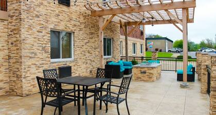 Clarion Pointe Bettendorf - Quad Cities