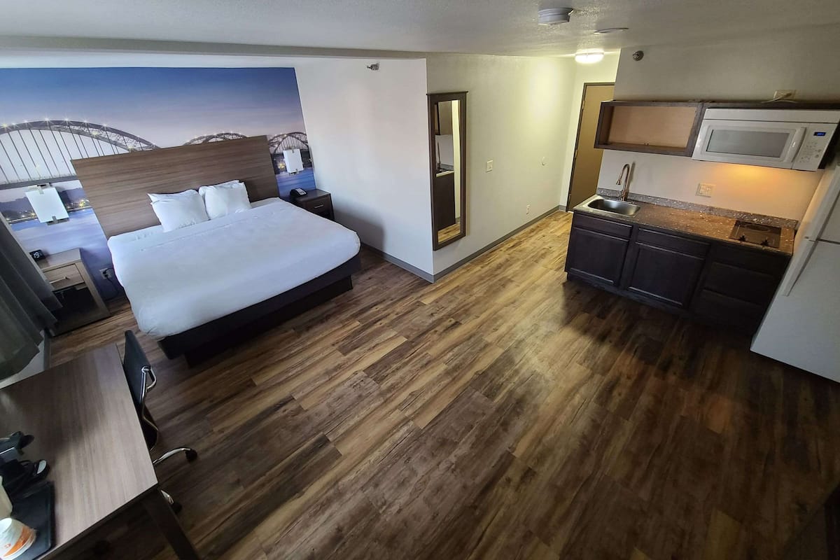 Suite, 1 Tempat Tidur King, Bebas Asap Rokok | Meja kerja, setrika/meja setrika, dan tempat tidur bayi (biaya tambahan)