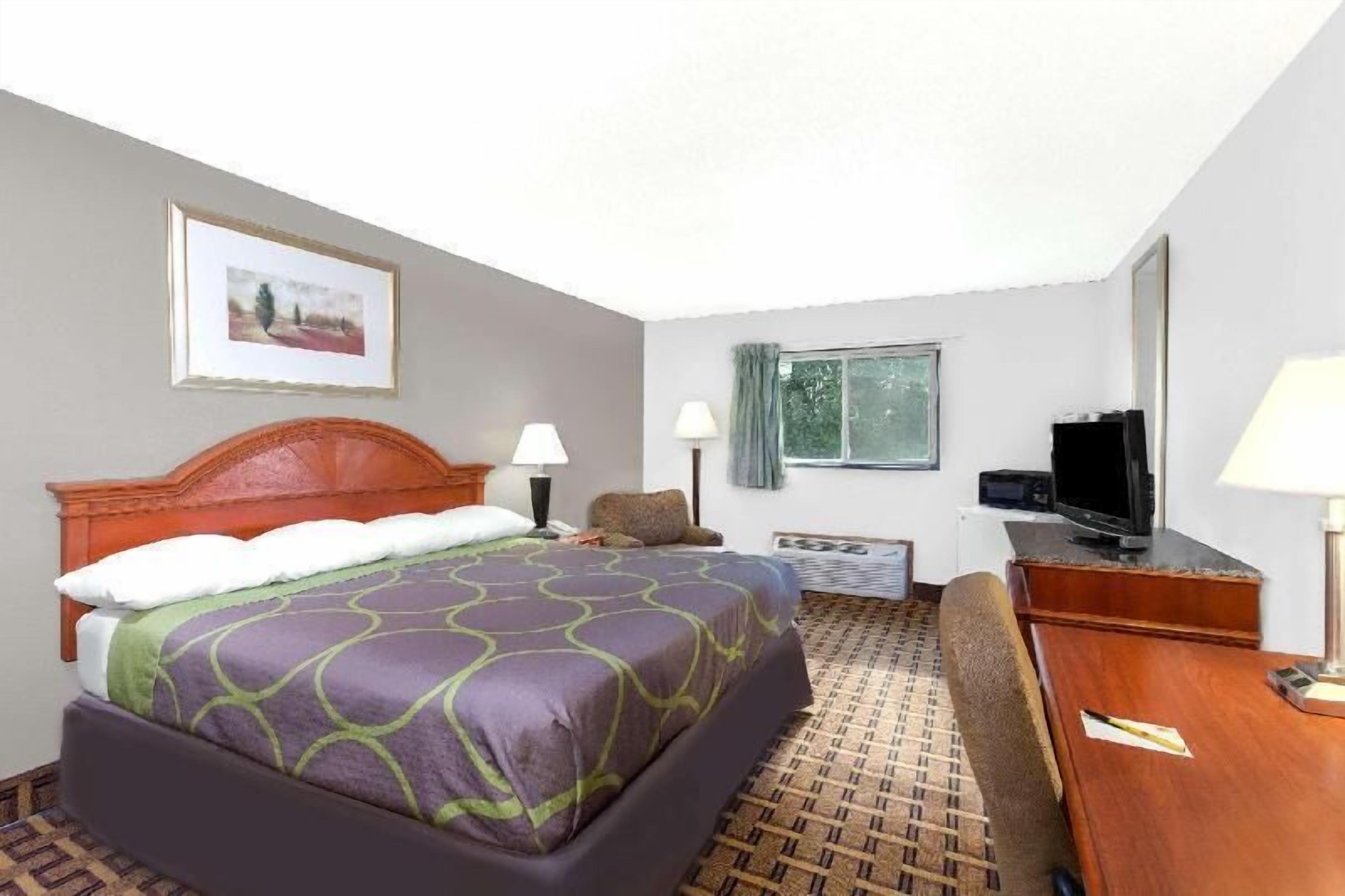 Desk, laptop workspace, iron/ironing board, free cots/infant beds