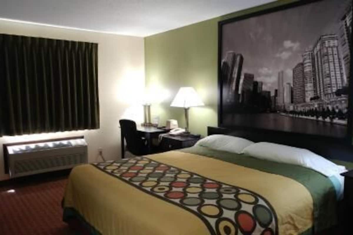 Desk, iron/ironing board, cots/infant beds, free WiFi