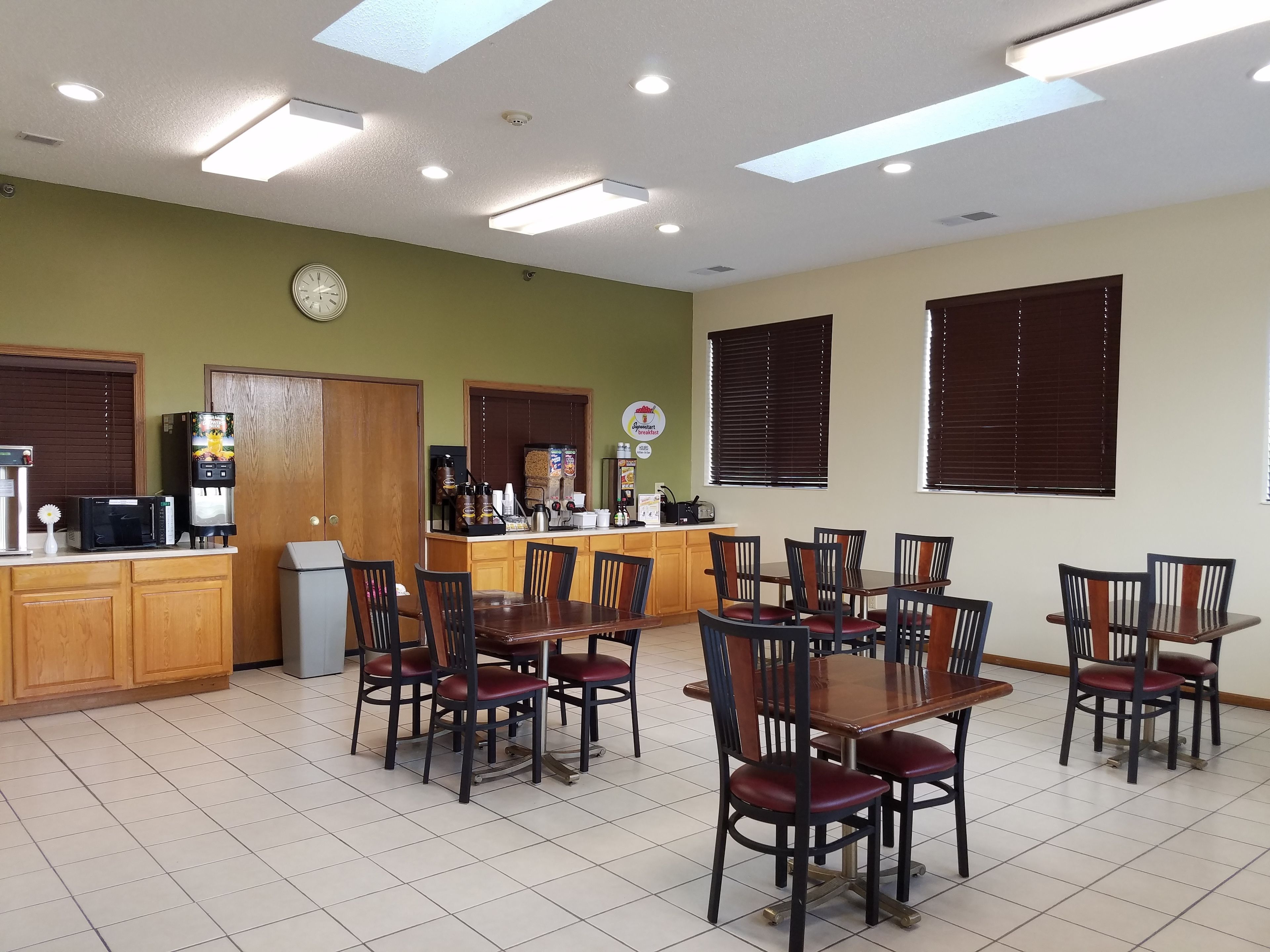 매일 테이크아웃 무료 아침 식사 포함