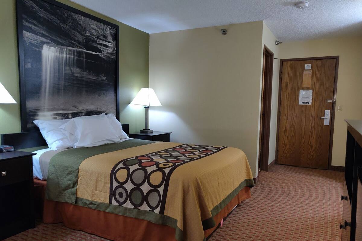 Desk, iron/ironing board, cots/infant beds, free WiFi