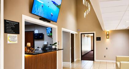 Super 8 by Wyndham Champaign