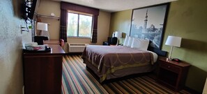Kamar, 1 Tempat Tidur Queen, Bebas Asap Rokok | Meja kerja, setrika/meja setrika, Wi-Fi gratis, dan seprai linen