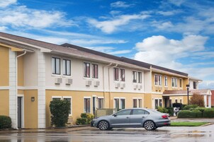 A row of townhouses with a car parked in front.