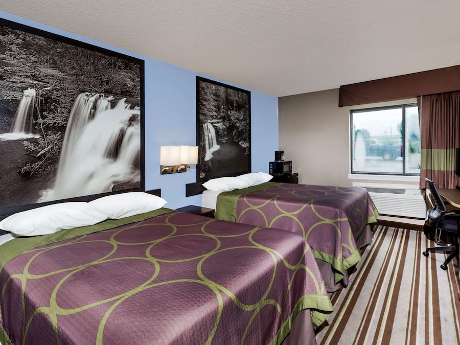 Escritorio, tabla de planchar con plancha y cunas gratuitas